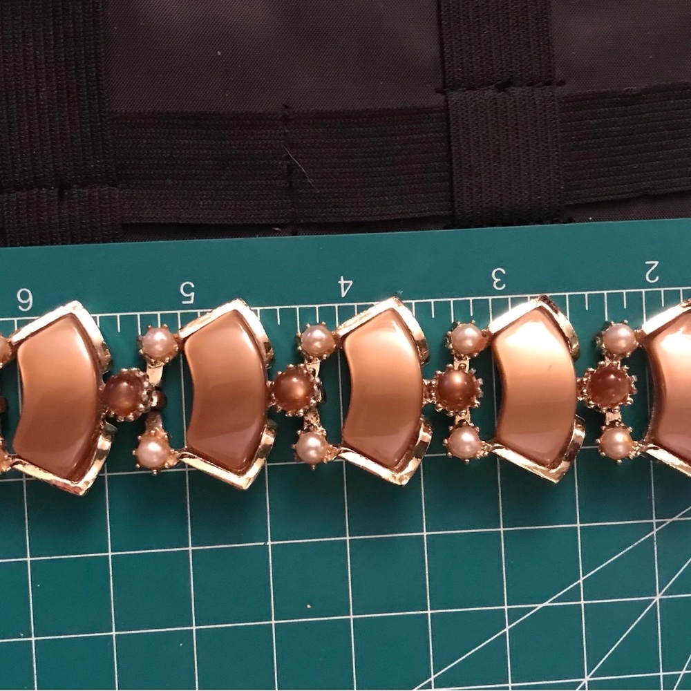 Vintage topaz brown & gold bracket will update further if needed
